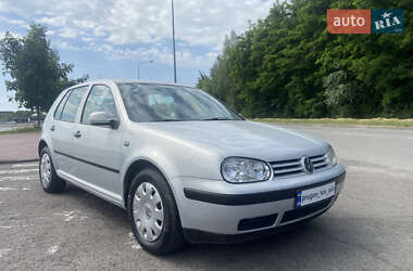 Хетчбек Volkswagen Golf 2001 в 