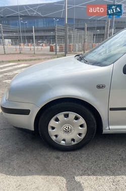 Хетчбек Volkswagen Golf 2001 в 