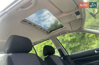Хетчбек Volkswagen Golf 2001 в 
