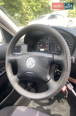 Хетчбек Volkswagen Golf 2001 в 