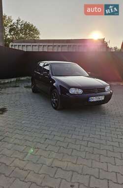 Хэтчбек Volkswagen Golf 2003 в 