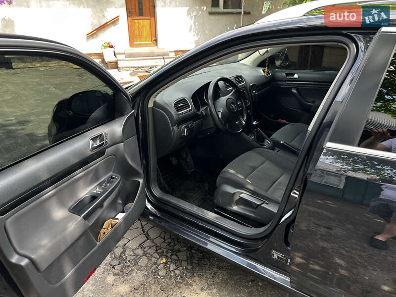 Універсал Volkswagen Golf 2010 в Львові