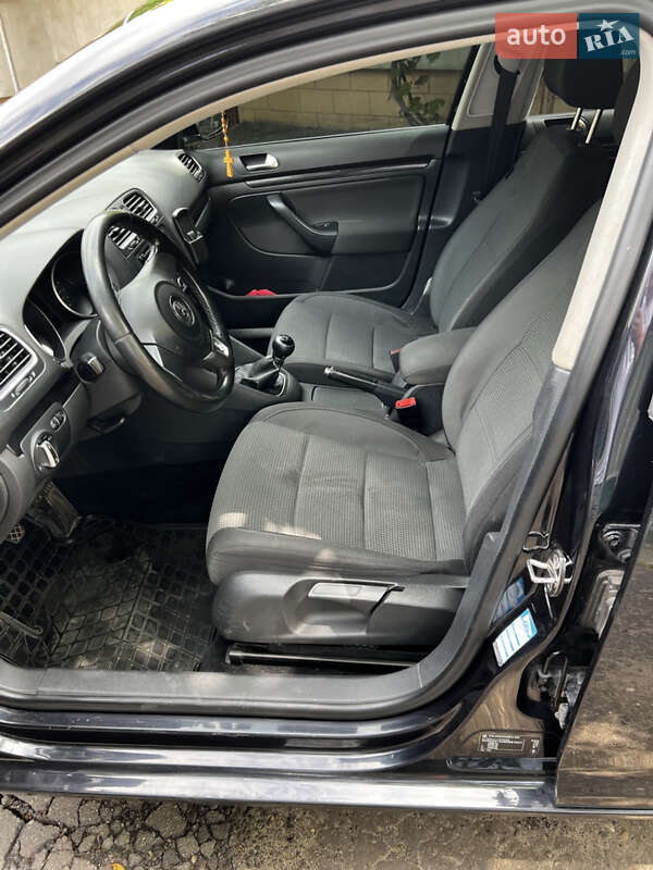 Універсал Volkswagen Golf 2010 в Львові