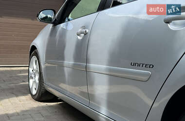 Хэтчбек Volkswagen Golf 2008 в 