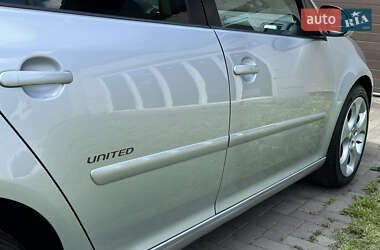 Хэтчбек Volkswagen Golf 2008 в 