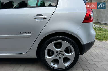 Хэтчбек Volkswagen Golf 2008 в 