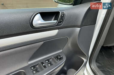 Хэтчбек Volkswagen Golf 2008 в 