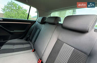 Хэтчбек Volkswagen Golf 2008 в 