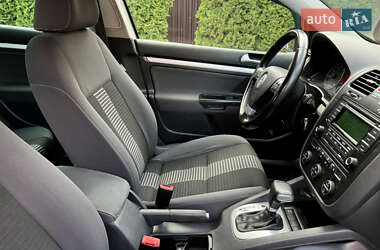 Хэтчбек Volkswagen Golf 2008 в 
