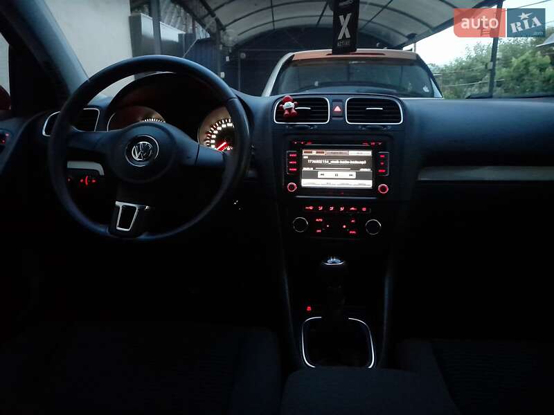 Хетчбек Volkswagen Golf 2011 в Сваляві