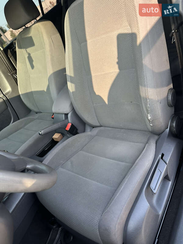 Хетчбек Volkswagen Golf 2005 в Буську