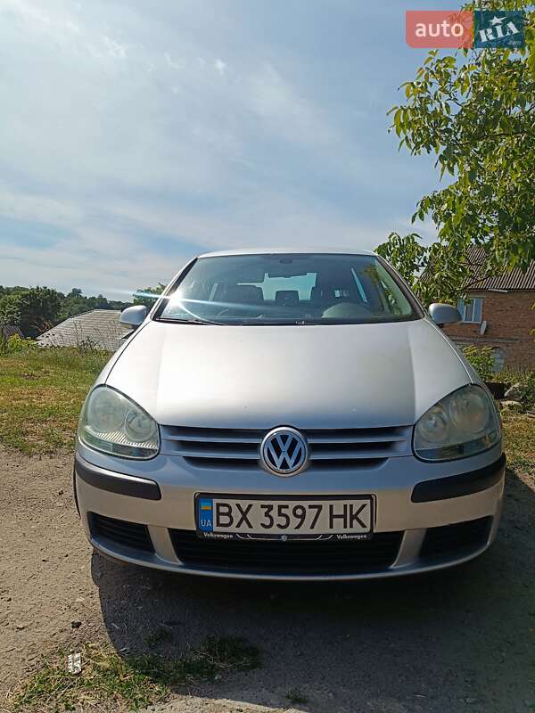Хетчбек Volkswagen Golf 2004 в Городку