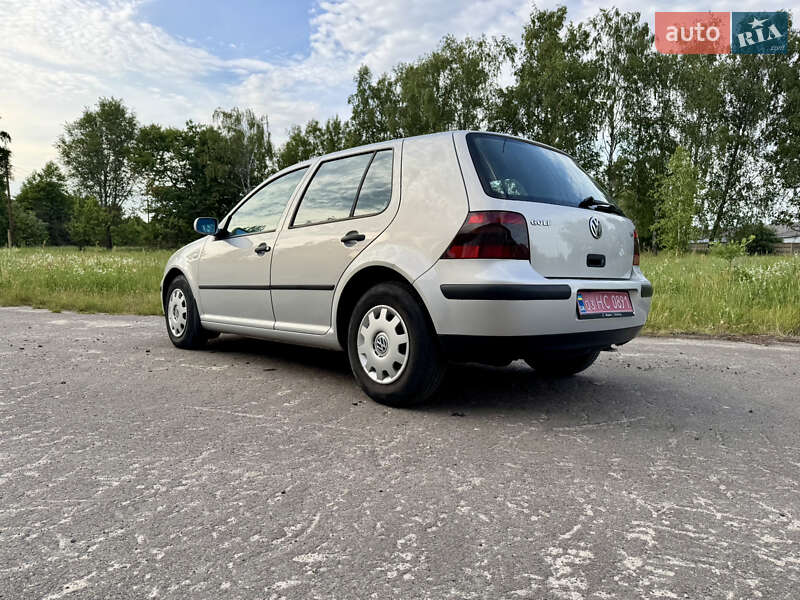 Хэтчбек Volkswagen Golf 2000 в Луцке