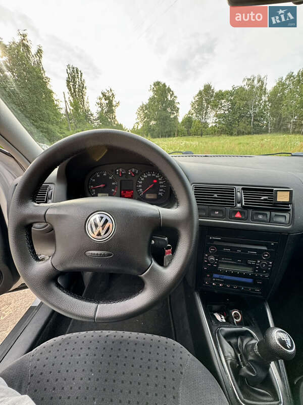 Хэтчбек Volkswagen Golf 2000 в Луцке