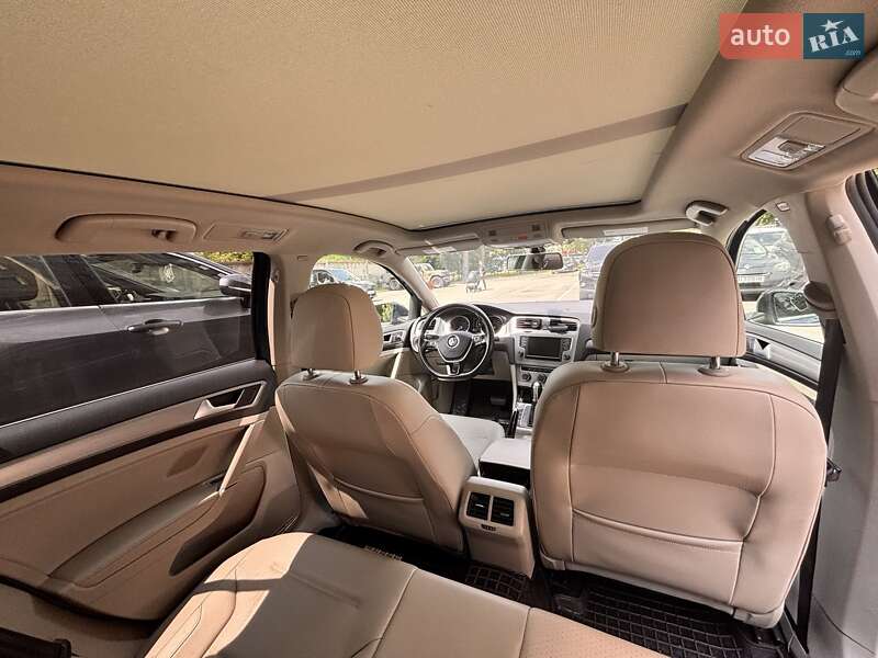 Универсал Volkswagen Golf 2016 в Киеве