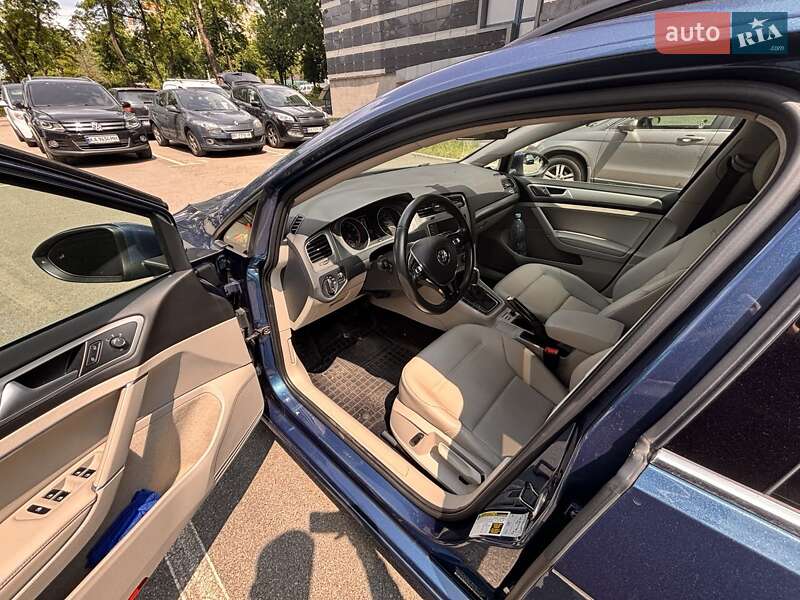 Универсал Volkswagen Golf 2016 в Киеве