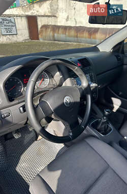 Хэтчбек Volkswagen Golf 2006 в 