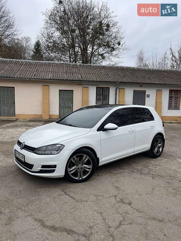 Хэтчбек Volkswagen Golf 2015 в Ровно