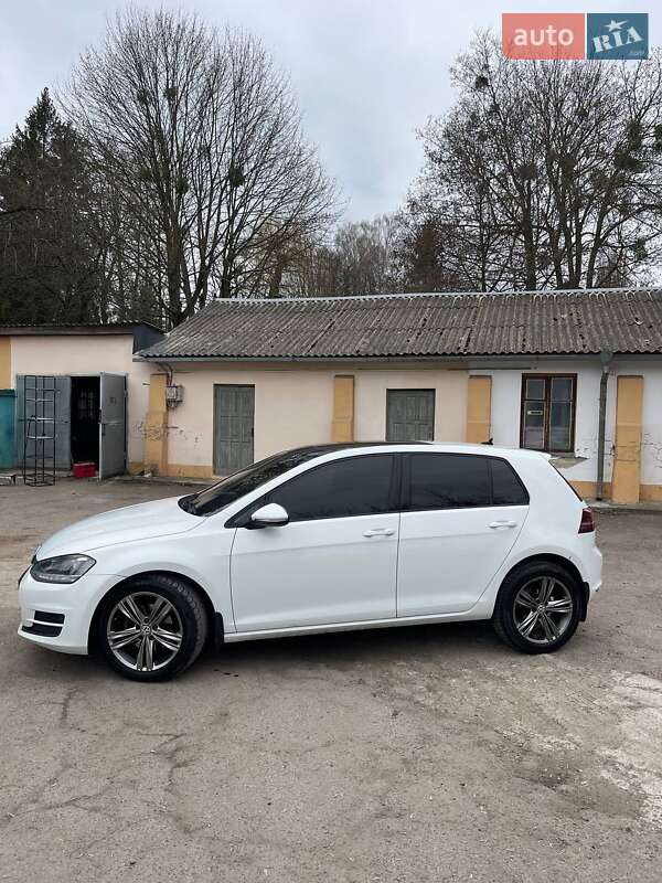 Хэтчбек Volkswagen Golf 2015 в Ровно