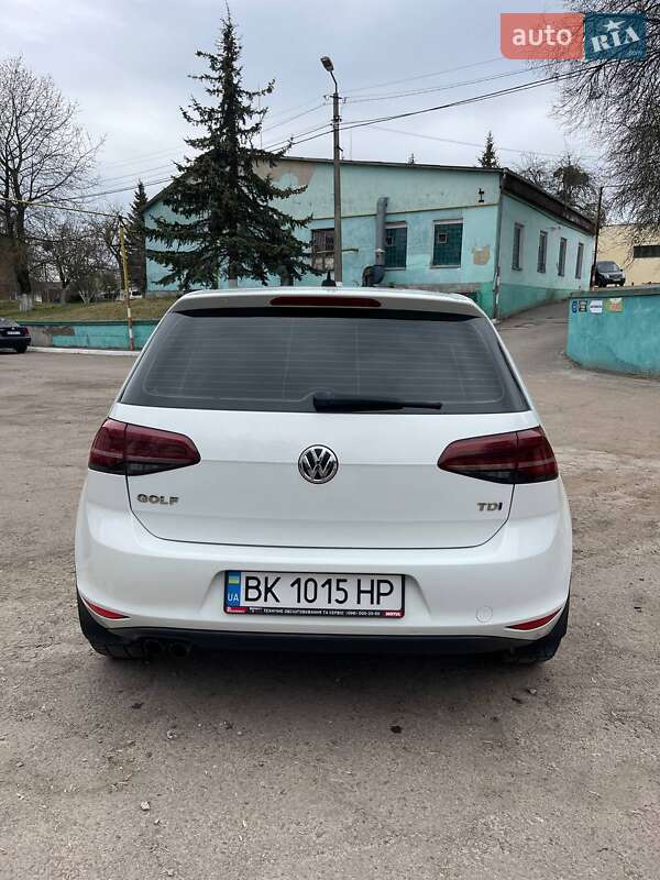 Хэтчбек Volkswagen Golf 2015 в Ровно