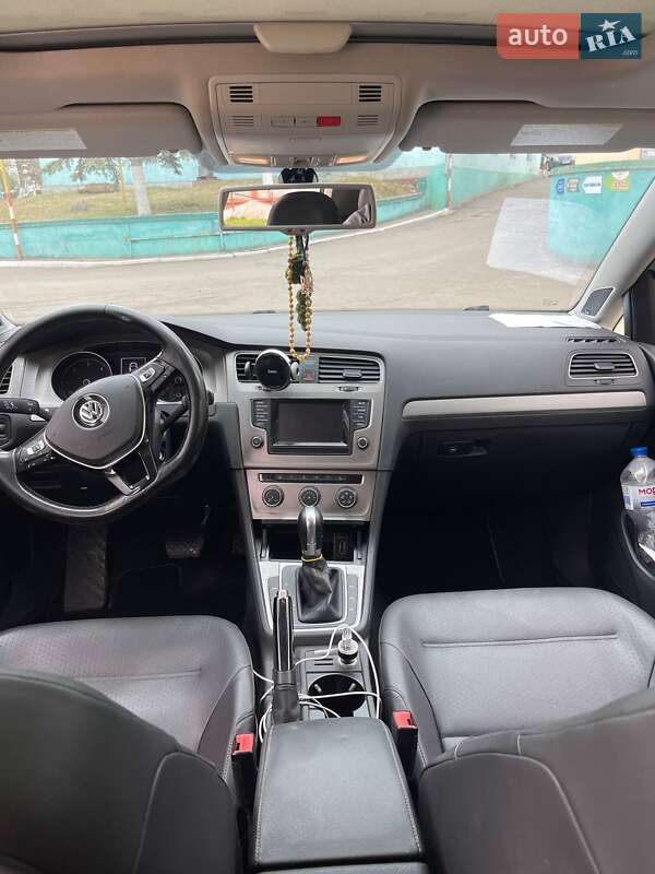 Хэтчбек Volkswagen Golf 2015 в Ровно