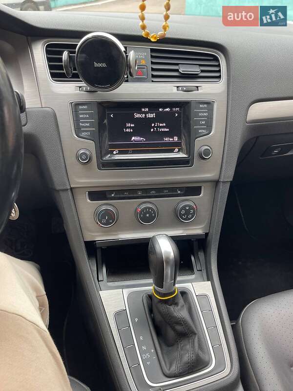 Хэтчбек Volkswagen Golf 2015 в Ровно