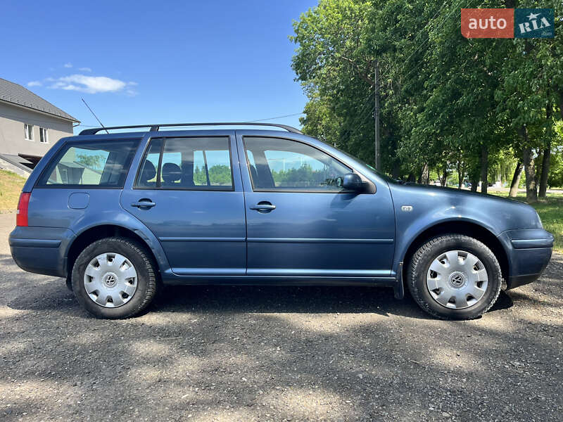Універсал Volkswagen Golf 2003 в Чернівцях