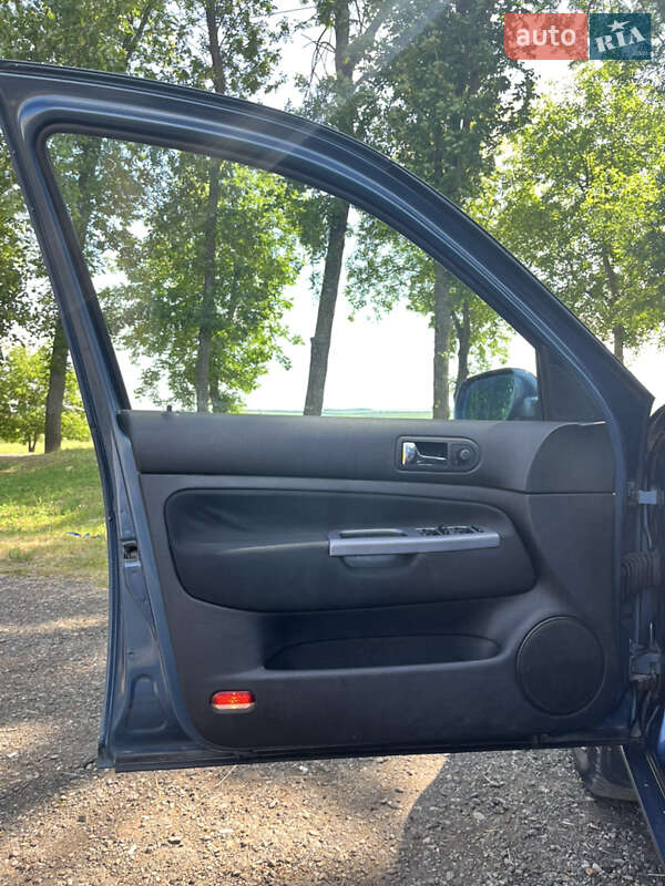 Універсал Volkswagen Golf 2003 в Чернівцях