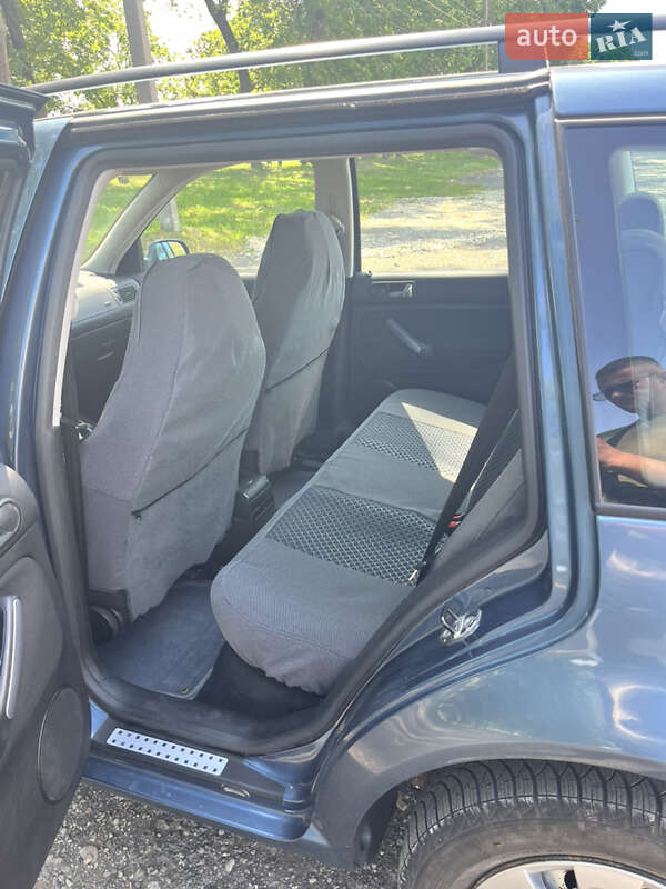 Універсал Volkswagen Golf 2003 в Чернівцях