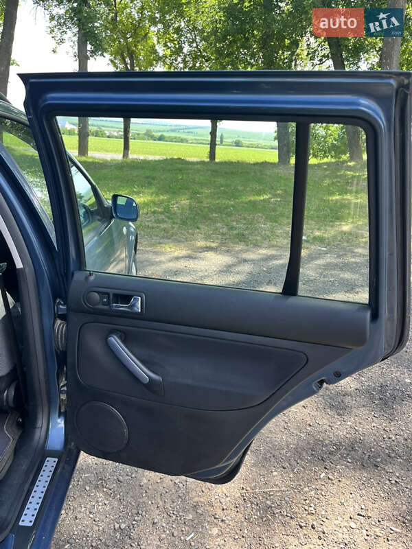 Універсал Volkswagen Golf 2003 в Чернівцях