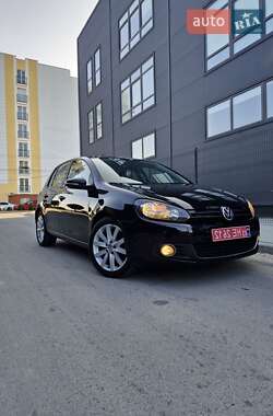 Хэтчбек Volkswagen Golf 2010 в 