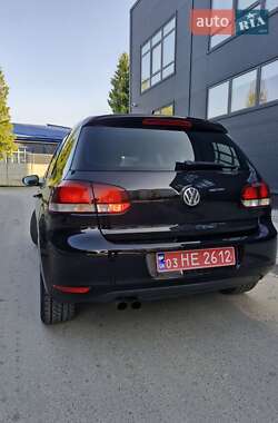 Хэтчбек Volkswagen Golf 2010 в 