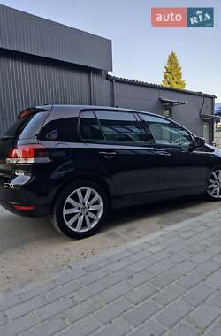 Хэтчбек Volkswagen Golf 2010 в 
