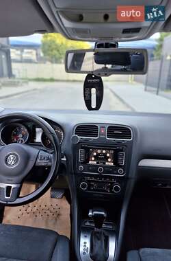 Хэтчбек Volkswagen Golf 2010 в 