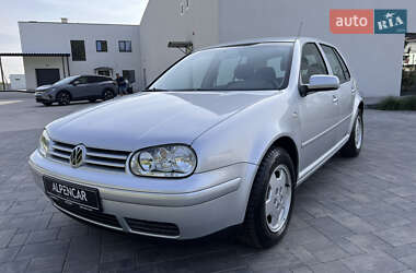 Хэтчбек Volkswagen Golf 2003 в Луцке