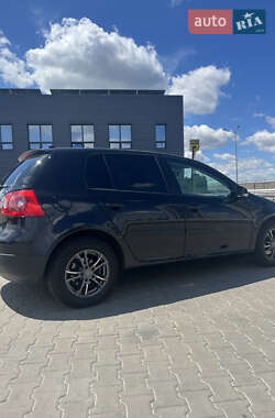 Хэтчбек Volkswagen Golf 2006 в 