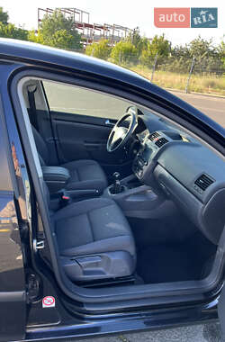 Хэтчбек Volkswagen Golf 2006 в 