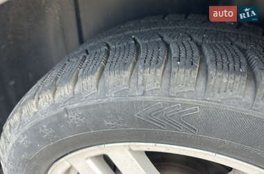Хэтчбек Volkswagen Golf 2000 в 