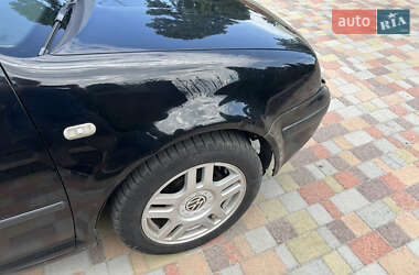 Хэтчбек Volkswagen Golf 2000 в 