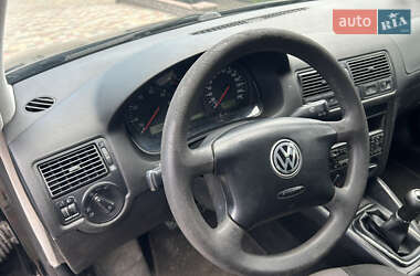Хэтчбек Volkswagen Golf 2000 в 