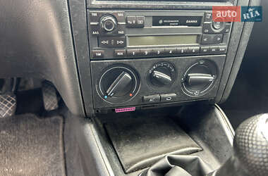 Хэтчбек Volkswagen Golf 2000 в 
