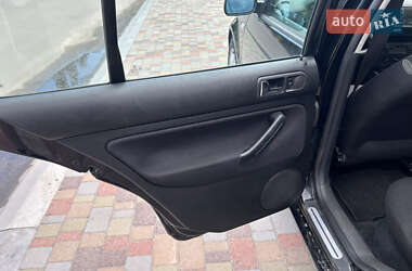 Хэтчбек Volkswagen Golf 2000 в 