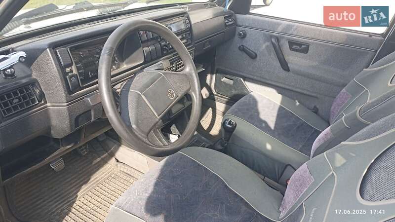 Хетчбек Volkswagen Golf 1988 в Вараші