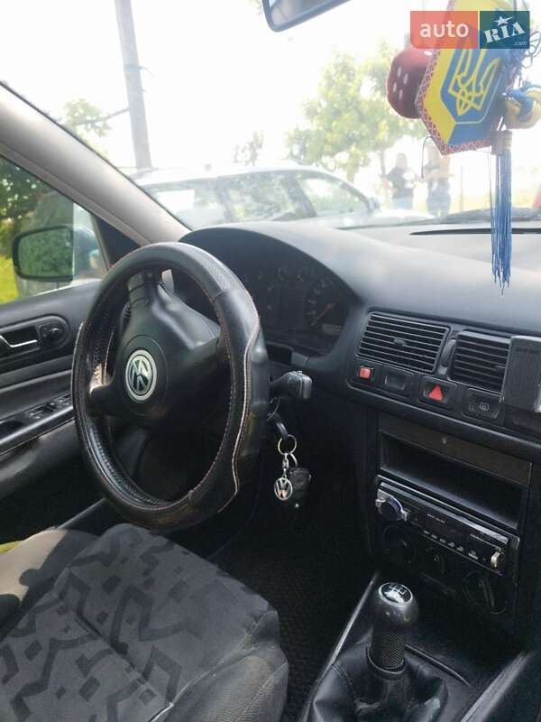 Хетчбек Volkswagen Golf 1999 в Млиніві