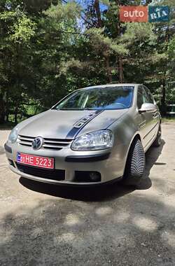 Хетчбек Volkswagen Golf 2004 в Бродах