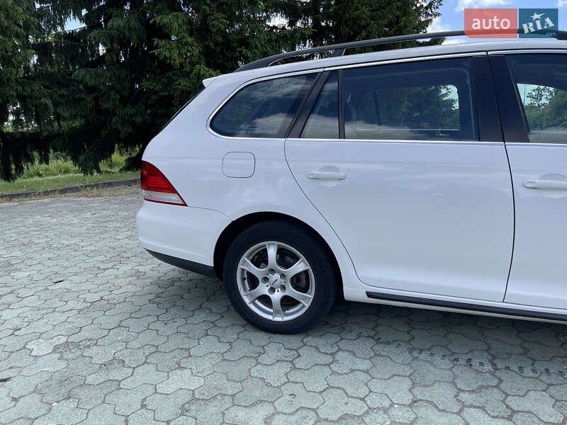 Универсал Volkswagen Golf 2008 в Ровно