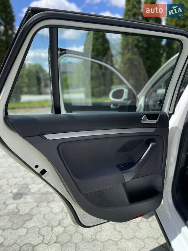 Универсал Volkswagen Golf 2008 в Ровно