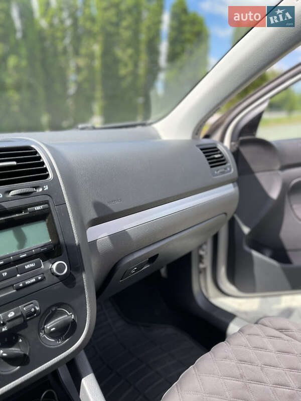 Универсал Volkswagen Golf 2008 в Ровно