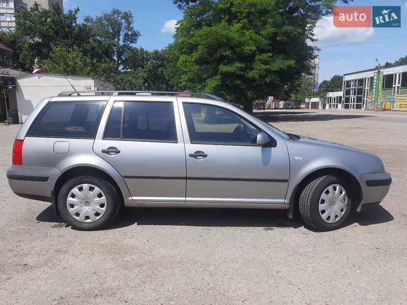 Универсал Volkswagen Golf 2002 в Знаменке