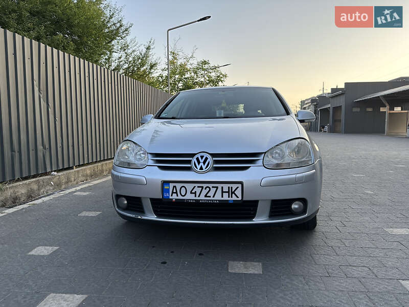 Хэтчбек Volkswagen Golf 2006 в 